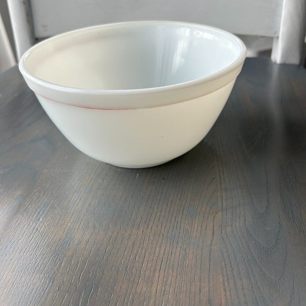 Vintage Pyrex Bowl Ovenware 1-1/2 Qt 402 Primary Color Red now white Made In USA